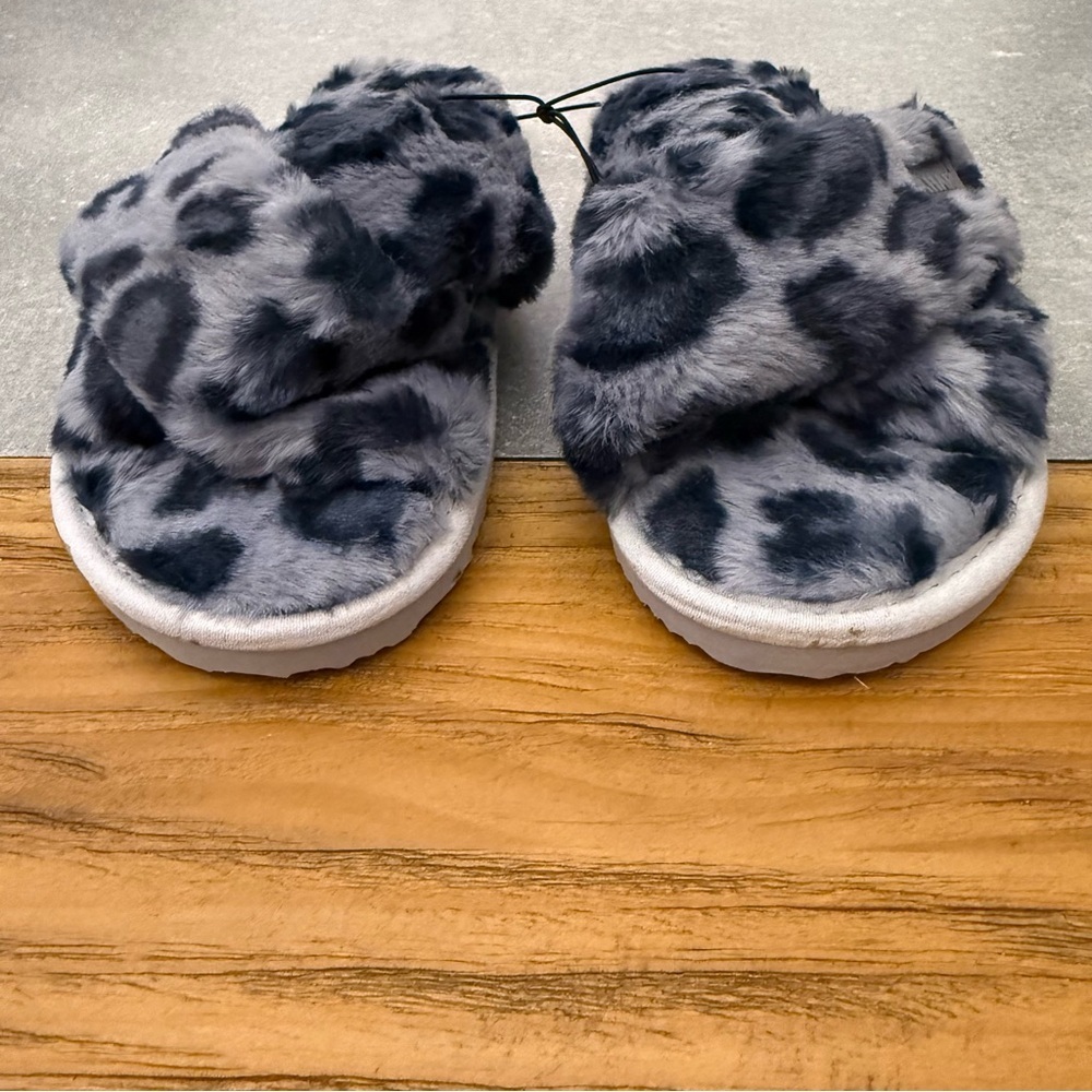 NWT Tahari Lexi Grey Leopard Faux Fur Crossband Slippers Grey Sizes 8, 9 - Picture 6 of 10